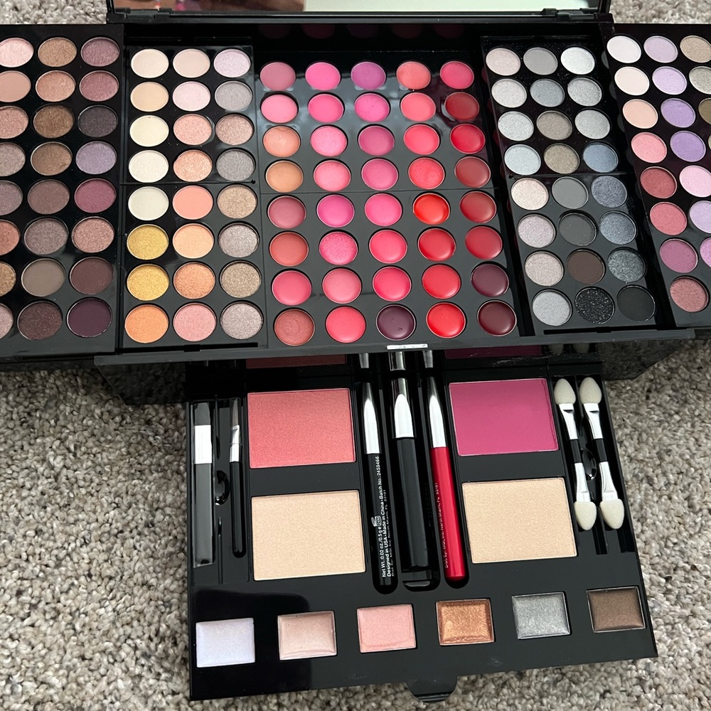 Makeup Box - Picture 3 of 5